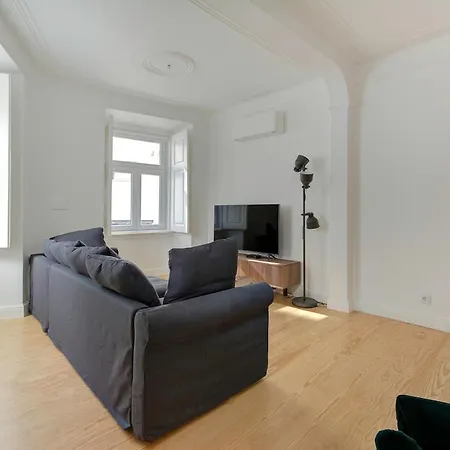 Modern And Spacious Delight In Estrela By Innkeeper *